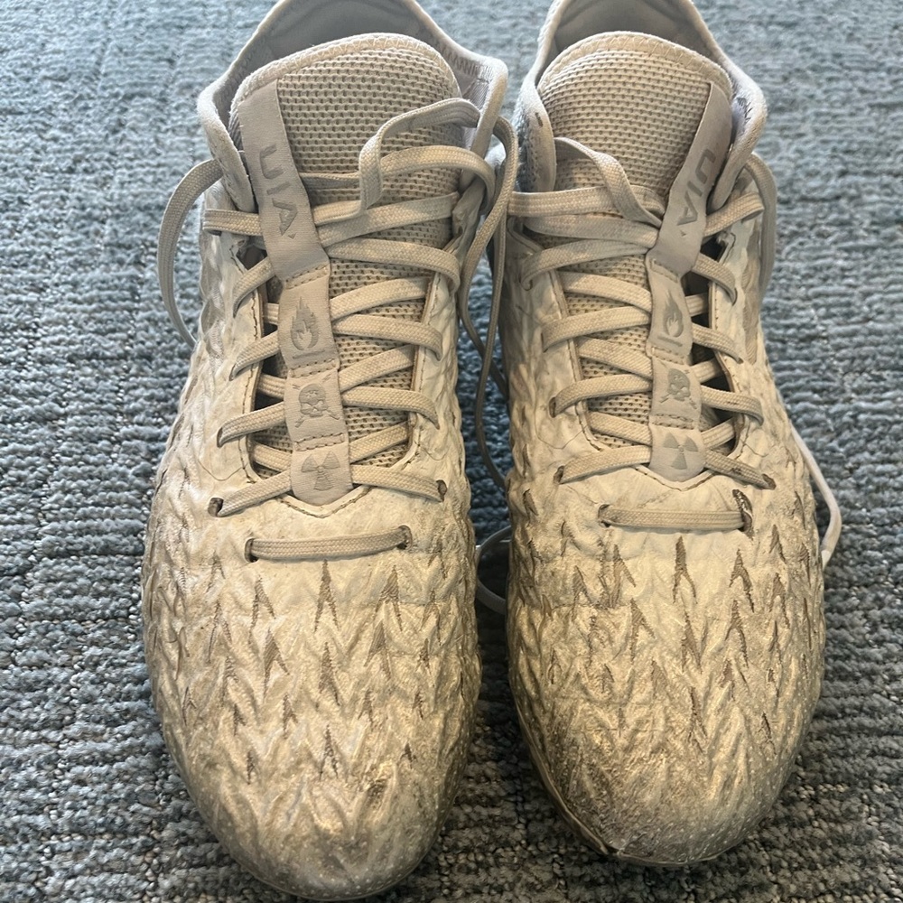 Under Armour Men's Spotlight Clone MC football cleats